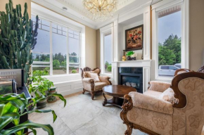 Luxurious Haven in Surrey - 3 Bedroom Suite